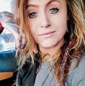 Meet your Posher, Becca